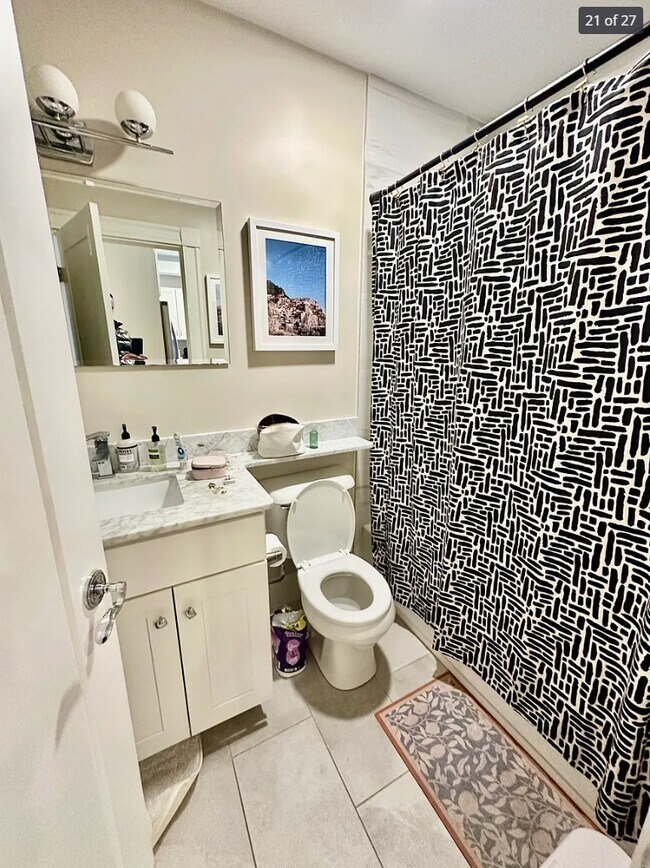 Building Photo - 470 Green St