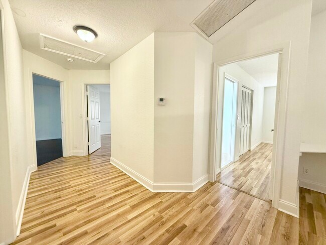 Building Photo - 10921 Haydn Dr