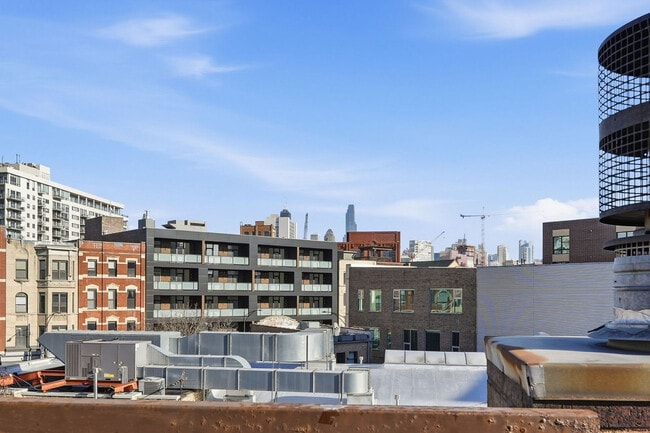 Building Photo - 657 N Carpenter St