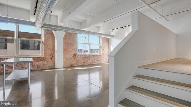 Building Photo - 444 N 4th St