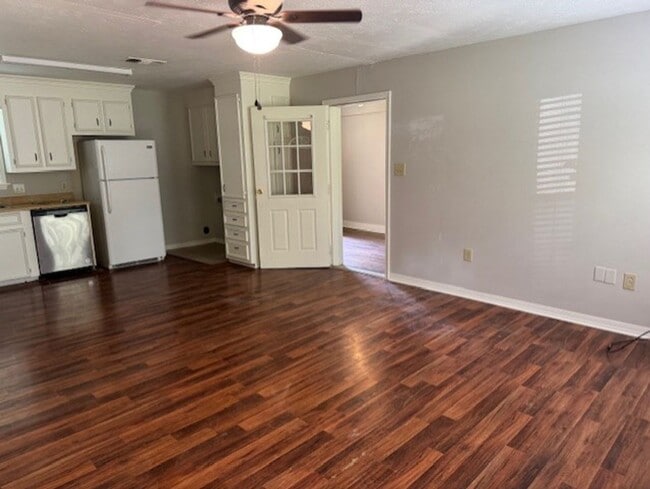Building Photo - Nice 4 Bedroom Home!
