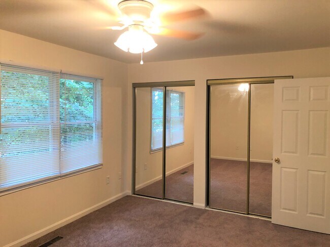 Building Photo - 138 Weymanda Cir