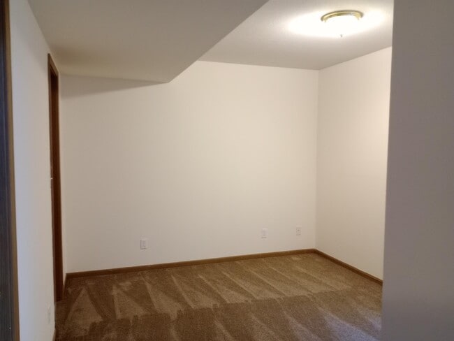 Building Photo - 406 E Liberty Ln