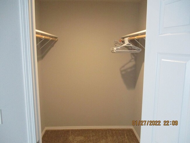Building Photo - Beautifully remodeled 3 bed, 3 bath Duplex