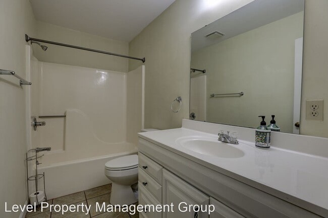 Building Photo - 2 br, 2 bath House - 320 Volanta Ave. D-2