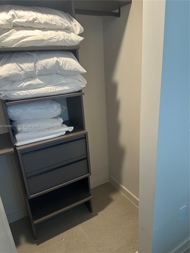 Building Photo - 11 NE 6th St