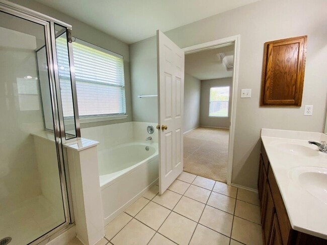 Building Photo - 207 Golden Gate Dr
