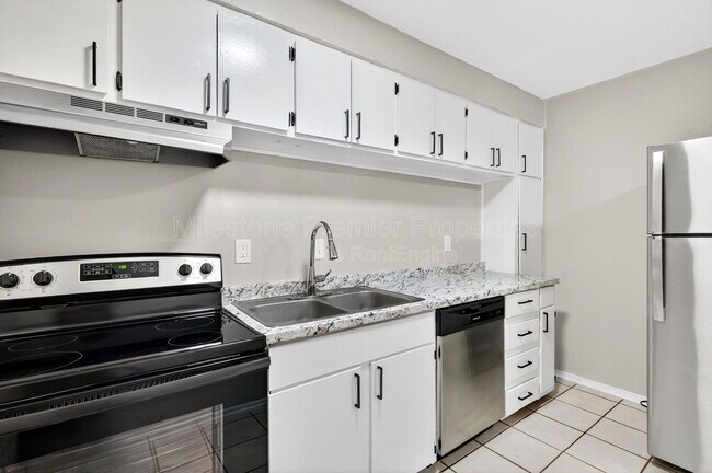 Building Photo - 816 S Crockett St