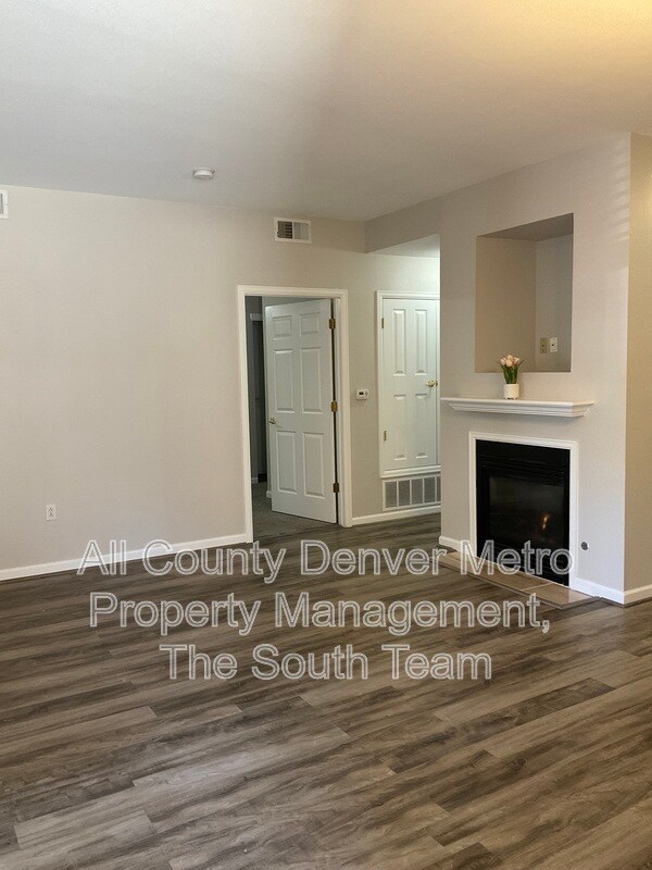 Building Photo - 3235 S Walden Ct