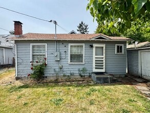 Building Photo - Pet-Friendly Duplex Unit Close To OSU