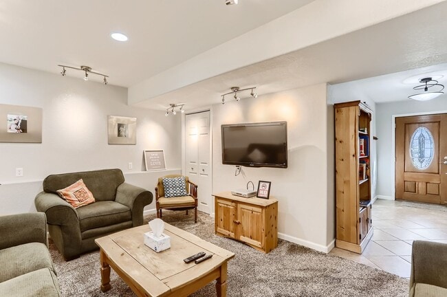 Building Photo - Spacious 5 BDR Lafayette Home - Close to Coal Creek Trail