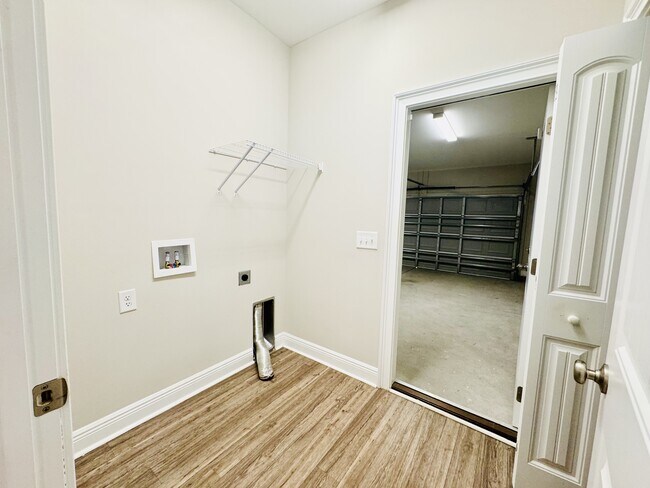 Building Photo - 211 Copperwood Lp