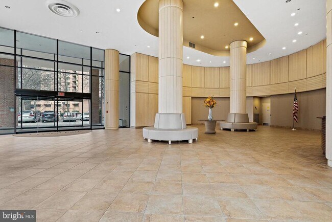 Building Photo - 1805 Crystal Dr