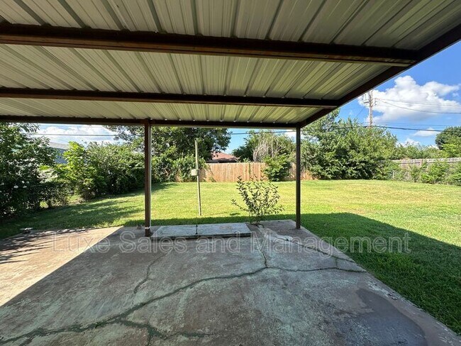 Building Photo - 133 W. Jarman Drive