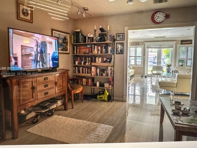 Building Photo - 1524 Argyle Dr