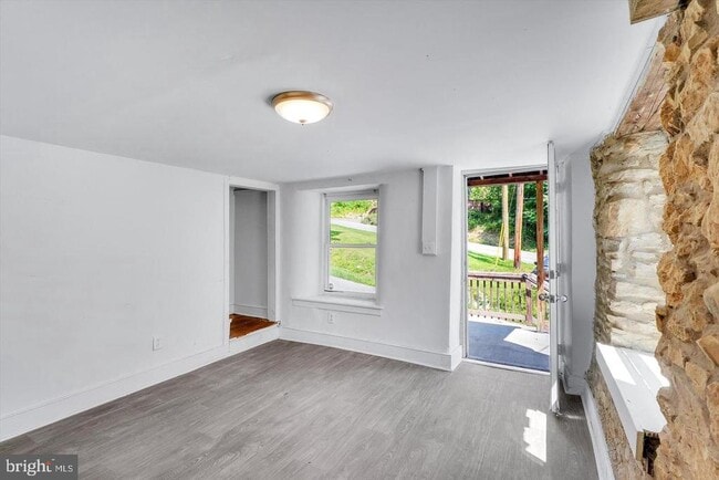 Building Photo - 62 Irish Ln