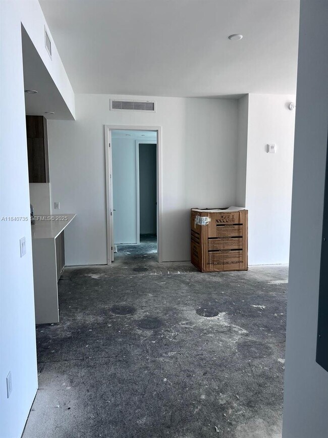 Building Photo - 17550 Collins Ave