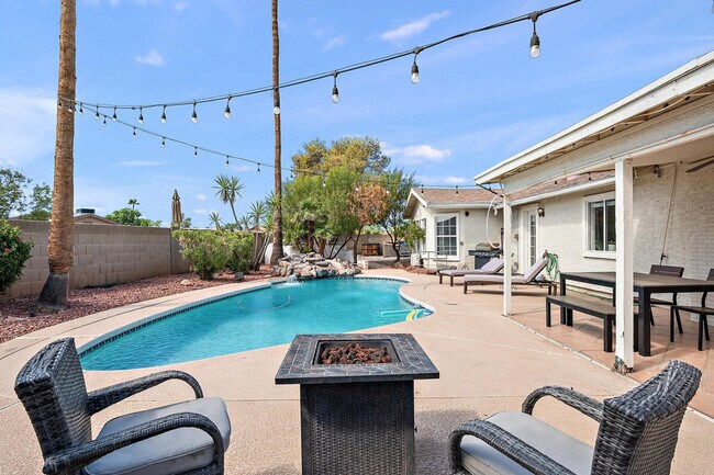 Building Photo - 4329 E Cherokee St