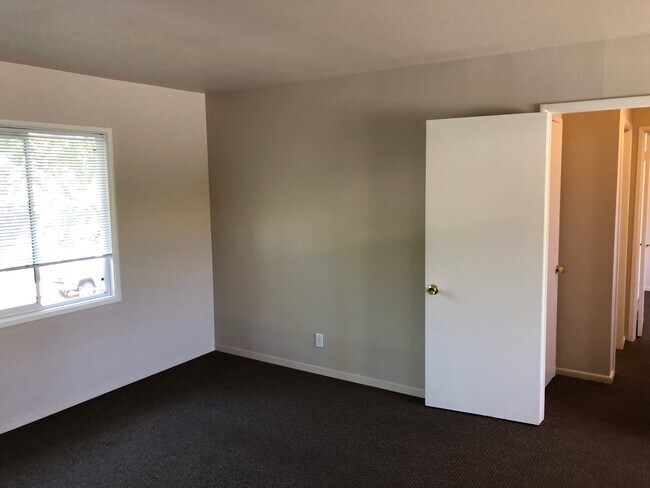 Building Photo - 742 Boysen Ave