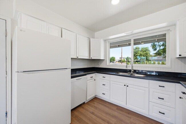Building Photo - 2558 N 40th St