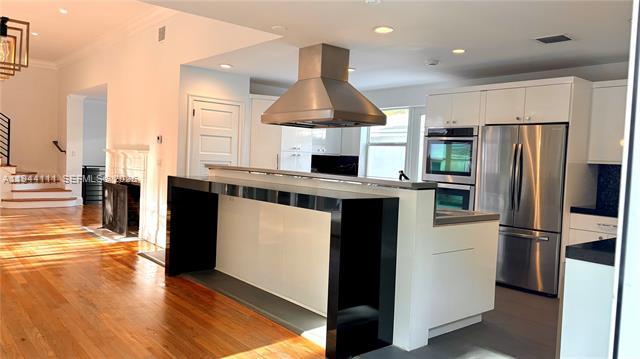 Building Photo - 2301 S Miami Ave