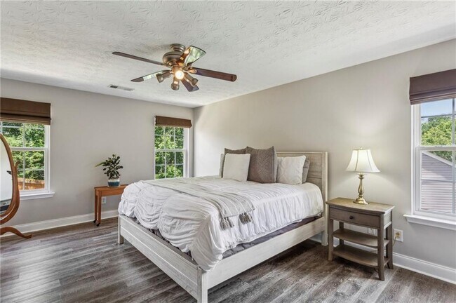 Building Photo - 142 Holly Mill Village Dr
