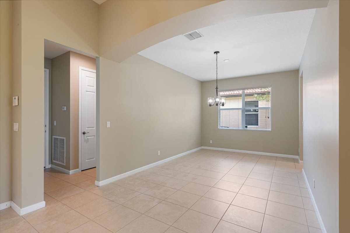 Building Photo - 12054 SW Bennington Cir