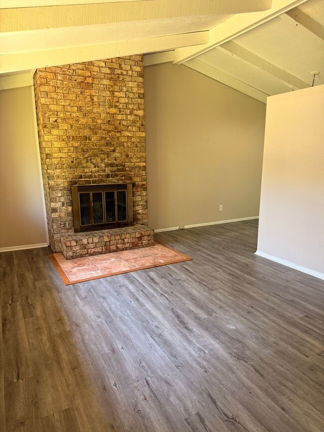 Building Photo - 905 Forest Dale Ln