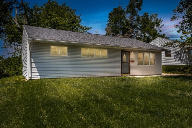 Primary Photo - 2538 Indiana St SW