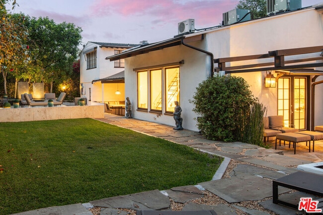 Building Photo - 1323 Club View Dr