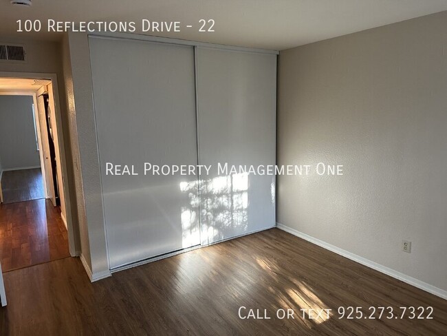 Building Photo - 100 Reflections Dr