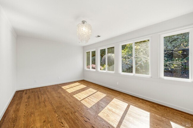 Building Photo - 31 Acacia Ave