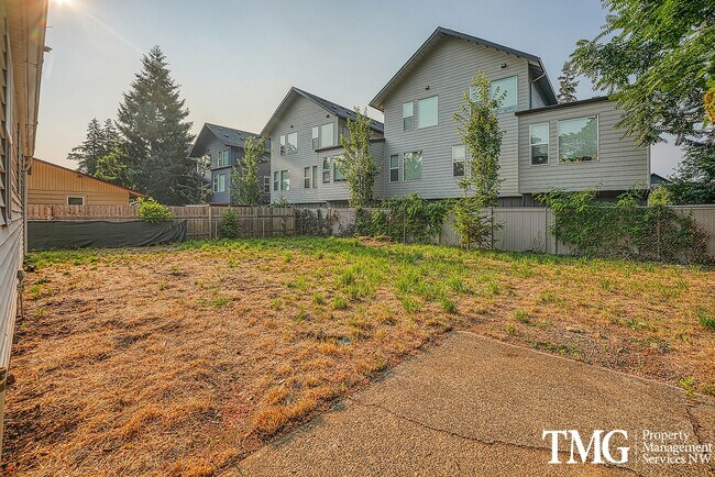 Building Photo - Adorable 3BD Home with Tons of Vintage Charm!