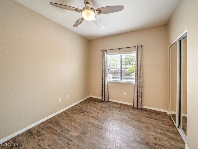 Building Photo - 2291 W Horizon Ridge Pkwy