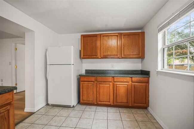 Building Photo - 2955 Bay View Dr