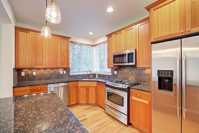 Building Photo - 3Bd/2.5Ba Issaquah Home