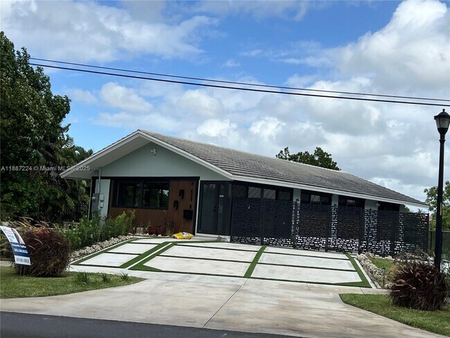 Building Photo - 425 NE 103rd St