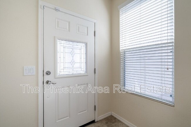 Building Photo - 1055 S Reber Ave