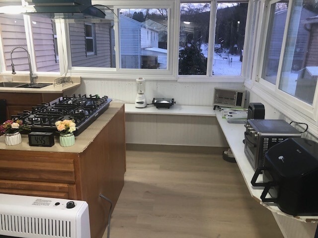 Building Photo - 12 Brookside Ave E