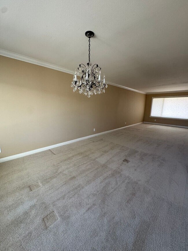 Building Photo - Prime Cul-de-Sac Location with Expansive Backyard