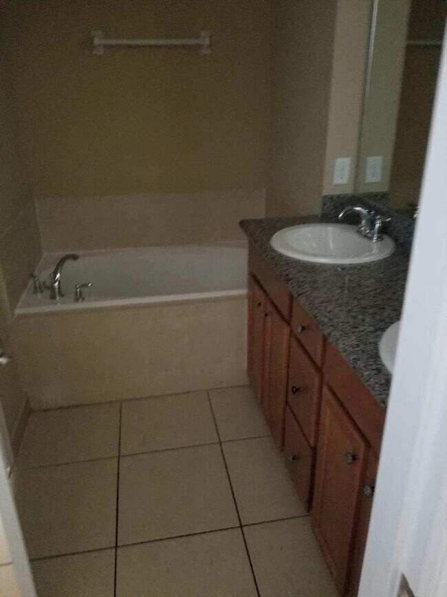 Building Photo - Lake Nona Townhome 3 Bed 2.5 Bath