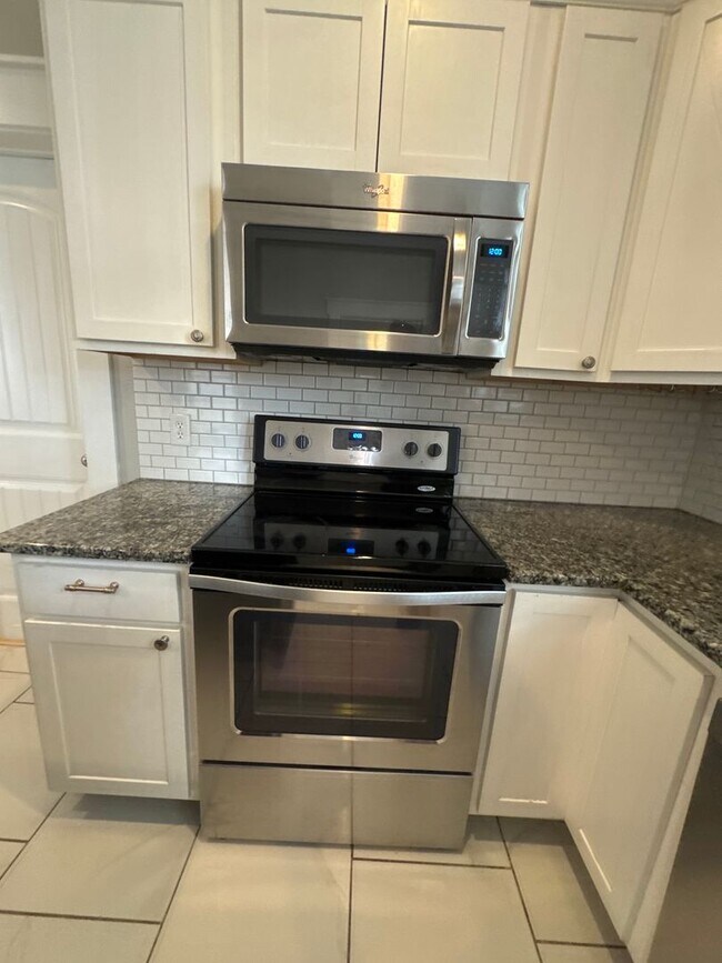 Building Photo - Renovated 3BR/2BA Home in Cleveland Park – Minutes to Downtown Nashville!