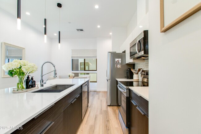 Building Photo - 4220 N 32nd St