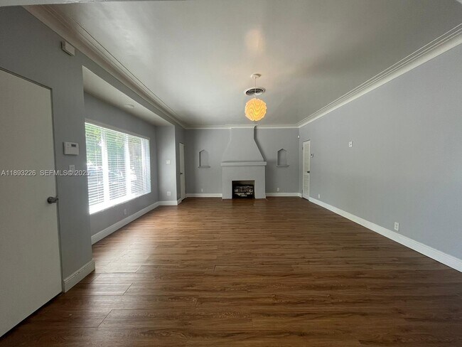 Building Photo - 1637 Jackson St