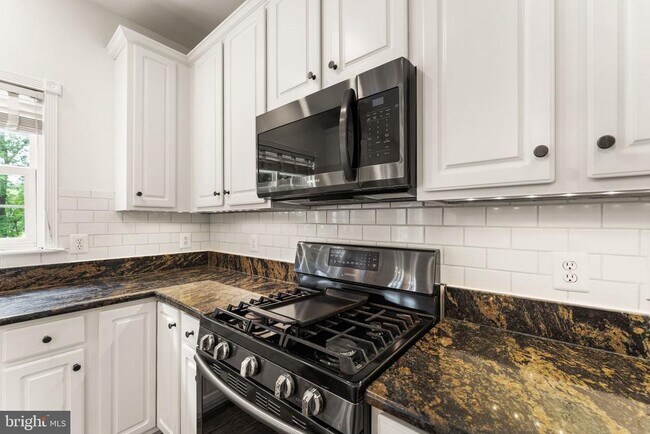 Building Photo - 43205 Cardston Pl