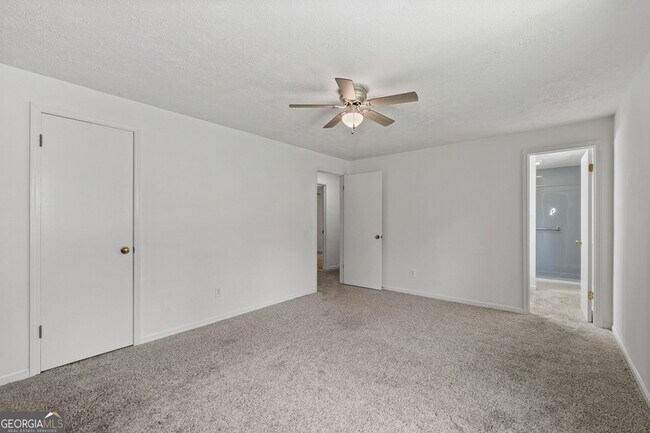 Building Photo - 880 Winfield Ct