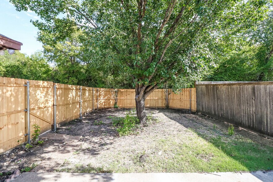 Building Photo - 2824 Bent Brook Dr