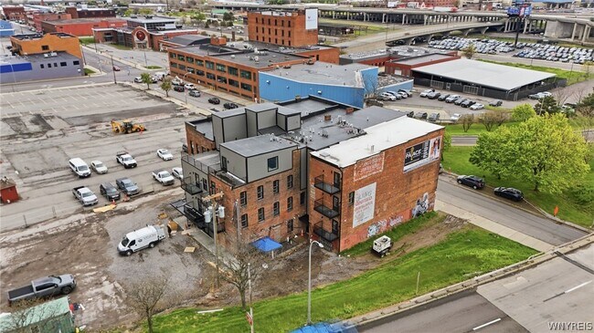 Building Photo - 136 Seneca St