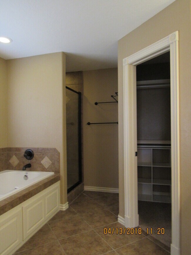 Building Photo - Fantastic home located in Eastlake