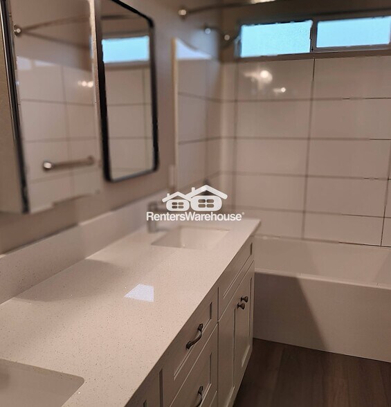 Building Photo - 1739 N Sinova